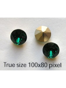 Swar Chaton SS39 ~8.2mm Emerald